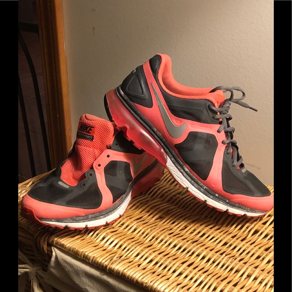 Woman’s Nike Airmax   9.5